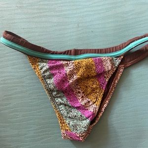 Itty bitty lolo size L